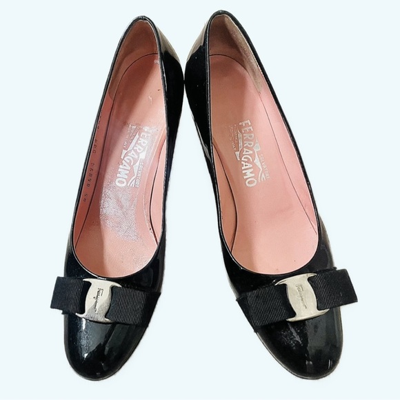 Salvatore Ferragamo Black Patent Leather Vara Bow Shoes 8.5 AA - Picture 5 of 10